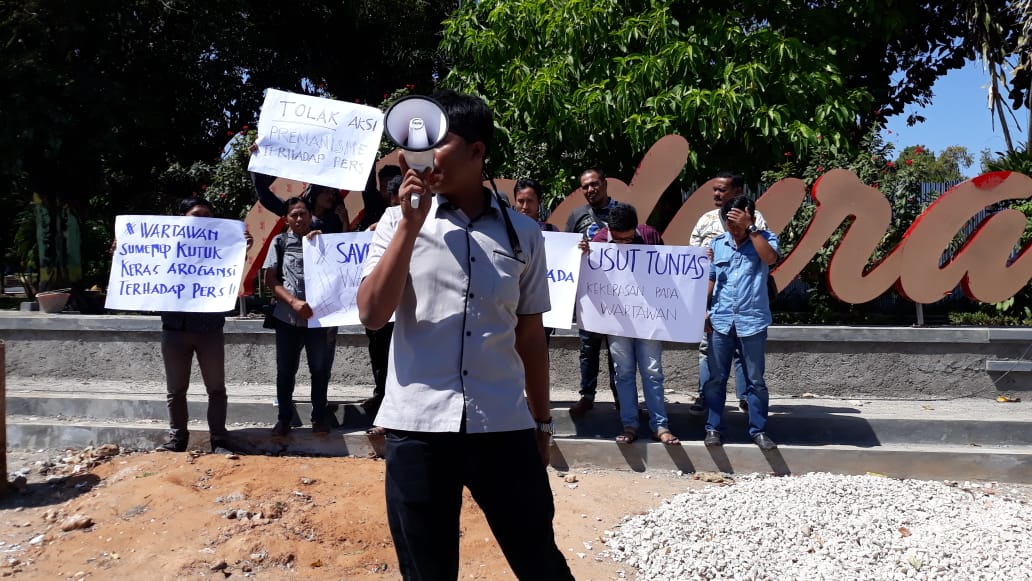 ketua Amos saat orasi